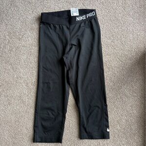 Nike Women’s Black Capri Leggings Size S